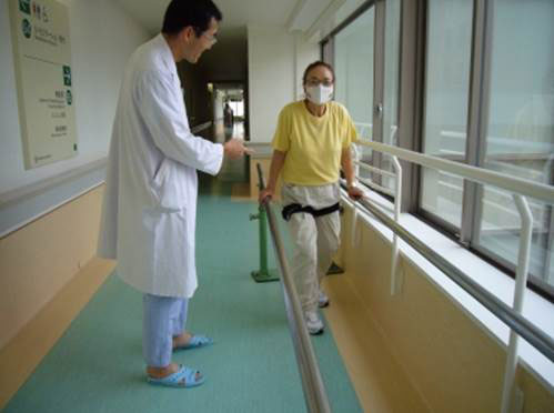 東京大学附属病院加圧ベルト使用	リハビリ風景